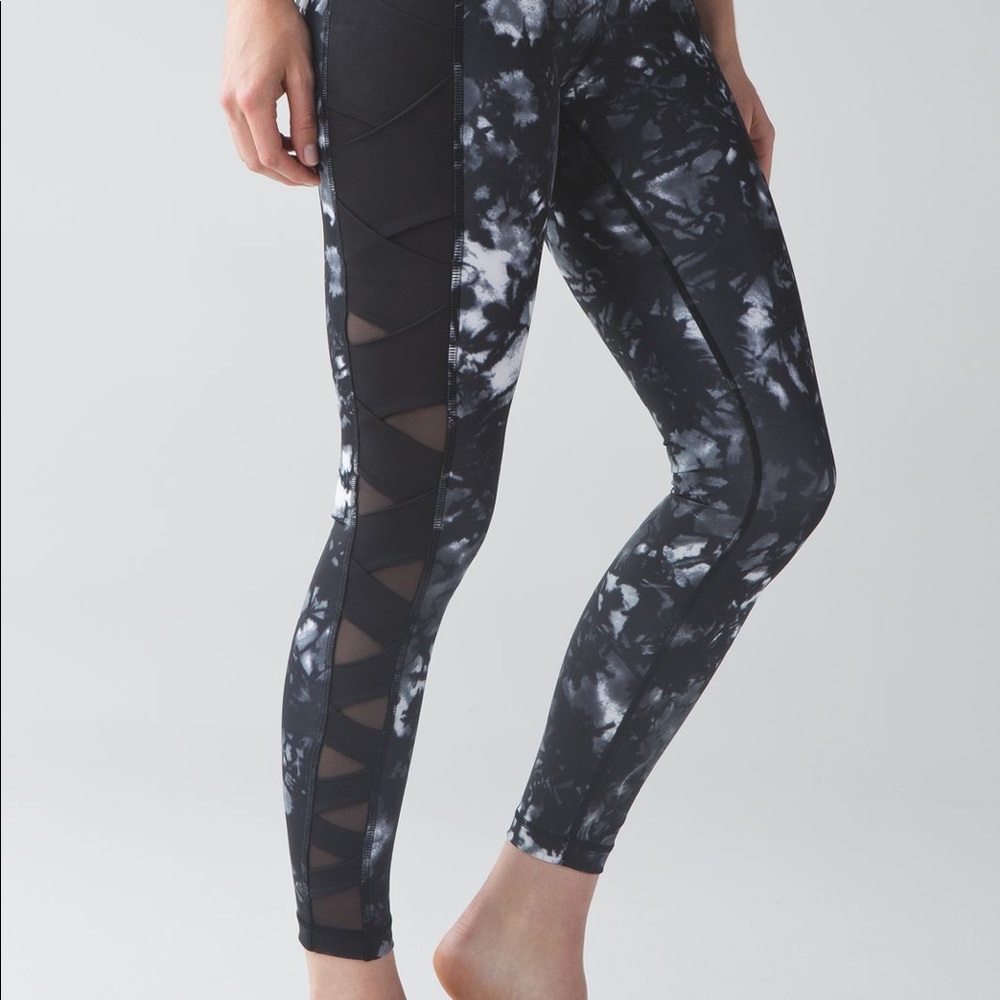 Lululemon Rise and Flow Leggings size 6